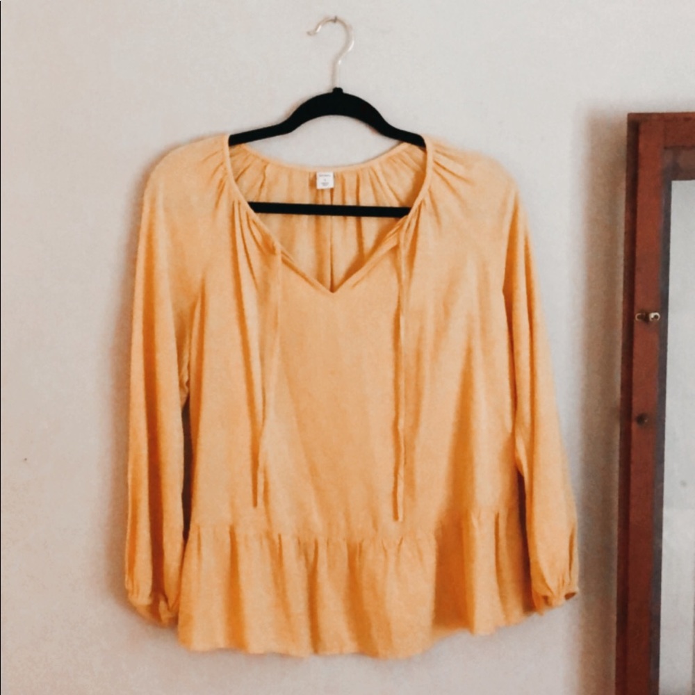🌿Old navy yellow top!